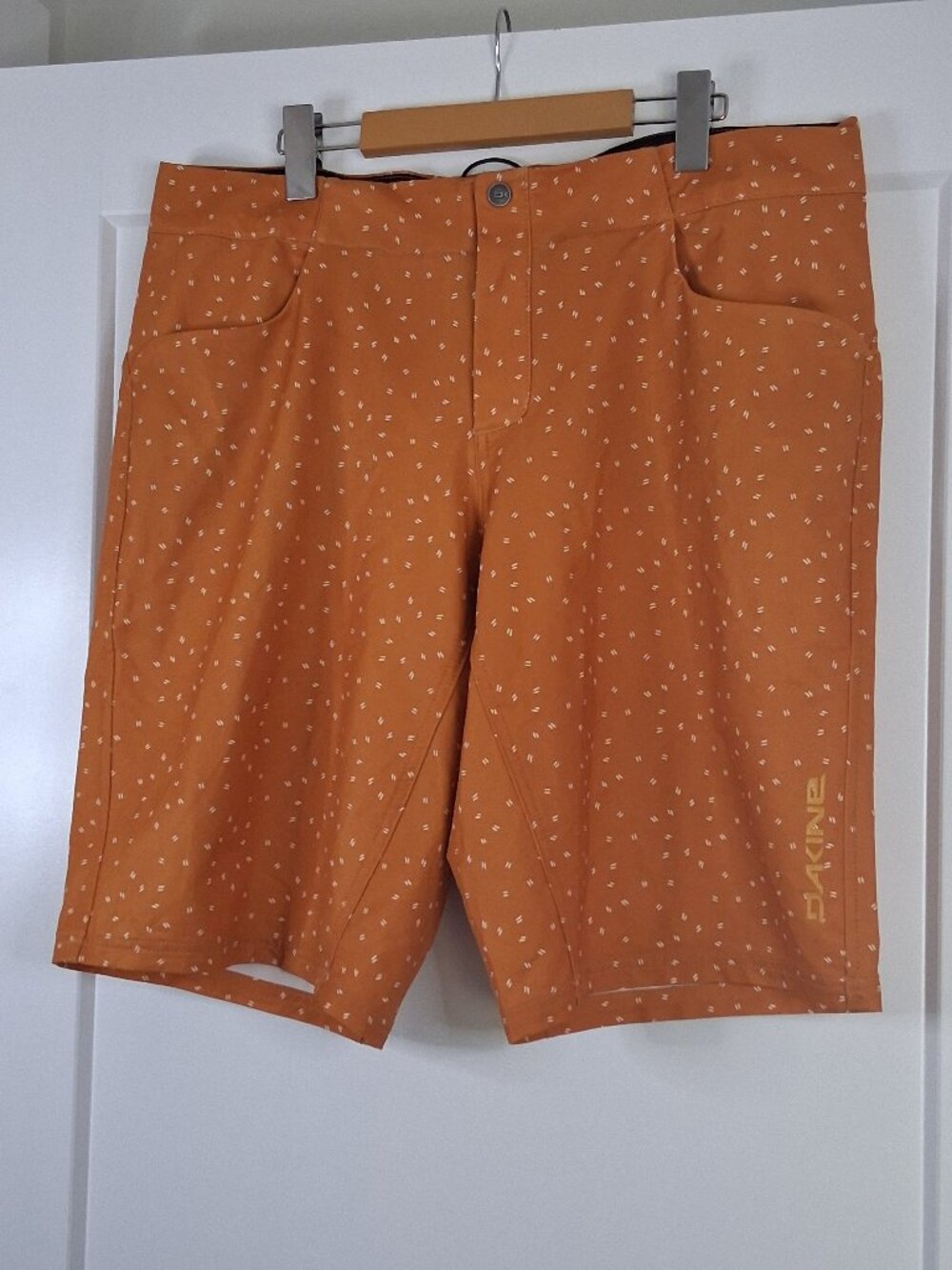 Dakine Mens XL Shorts Orange Geometric Print Polyester Casual Surf Outdoor 37x12